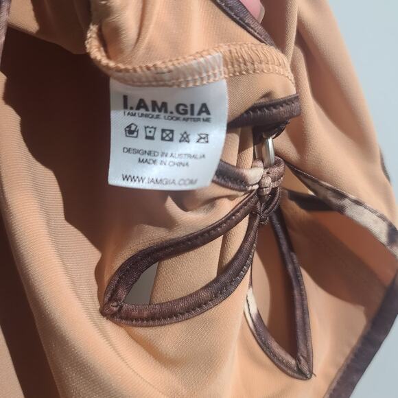 I.AM.GIA Renalee Flower Cutout Crop Top NWT - Picture 6 of 6